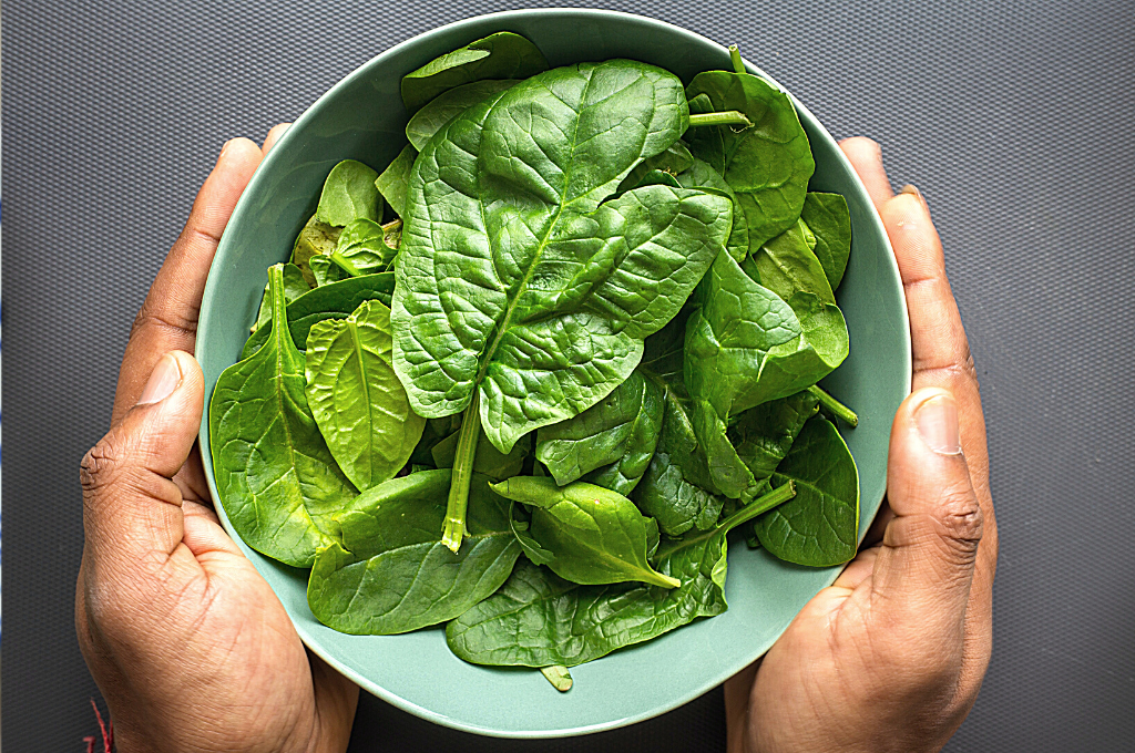 Raw spinach, can be an antinutrient