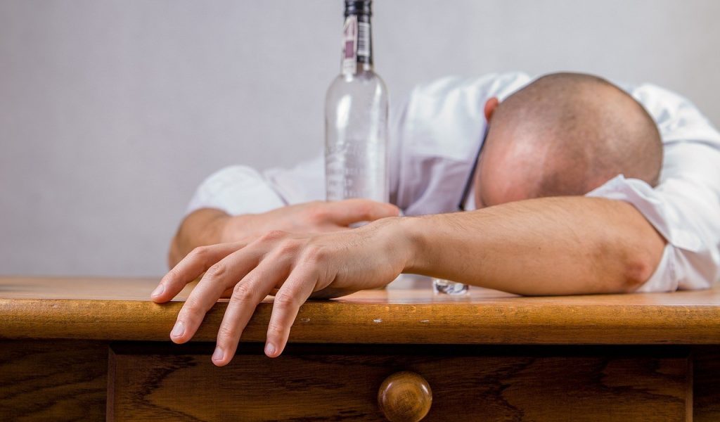 man, alcohol, hangover-428392.jpg